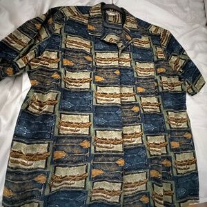 Nice Hawaiian shirt. Men large.